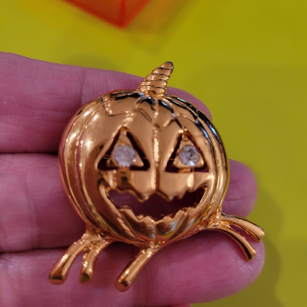Cute Jack-O'-Lantern Brooch ~ Halloween Pin ~ Vintage (?) ~ Trick or Treat!